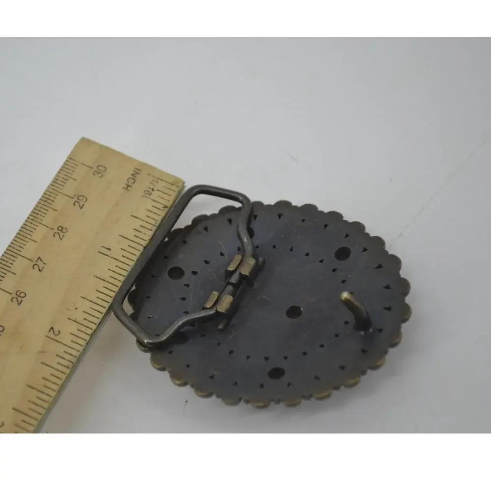 Unbranded belt buckle